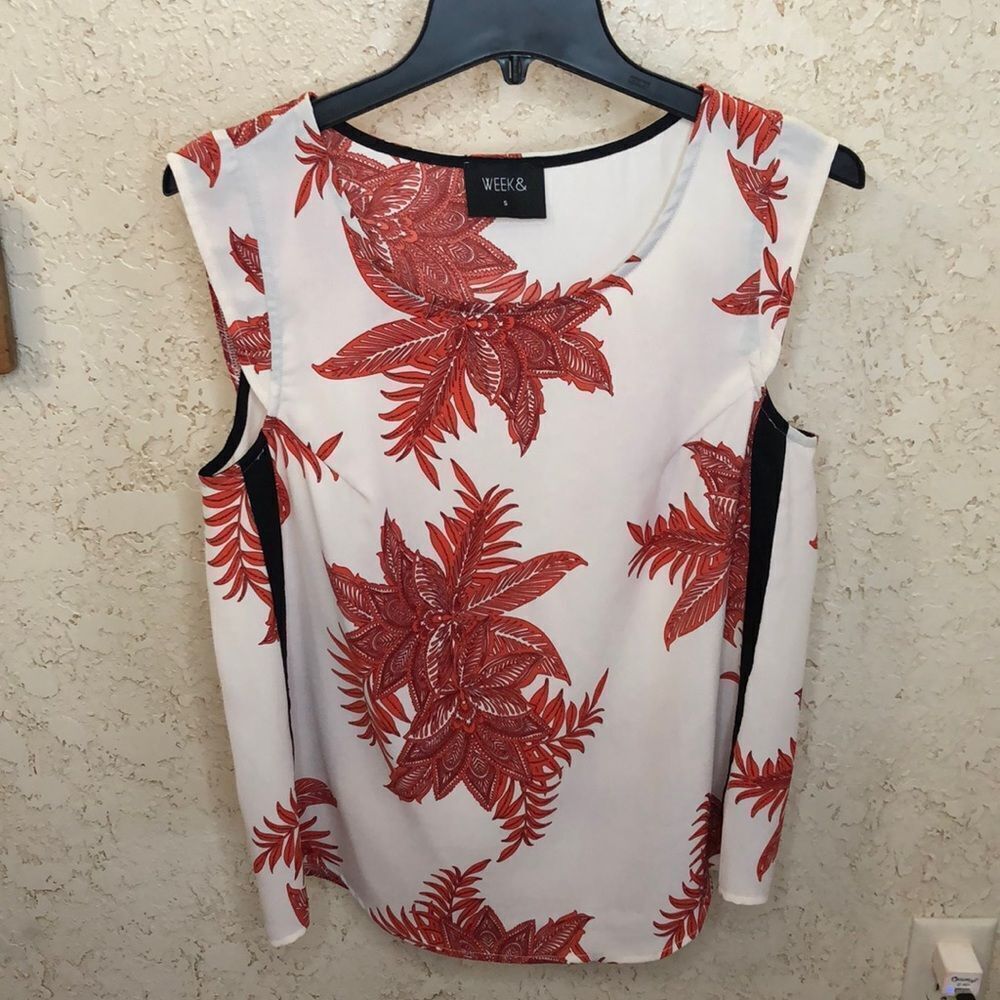 WEEK & Floral Top